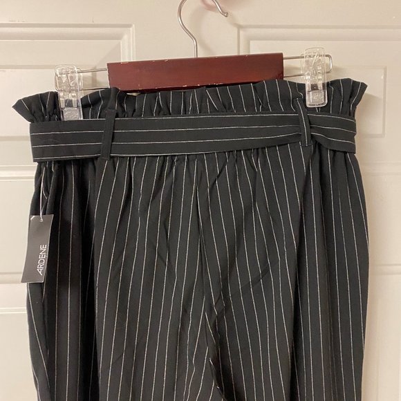 Ardene's Cropped Striped Dress Pants Medium - Picture 6 of 6